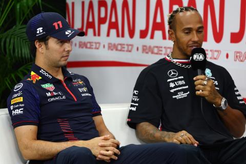 (L to R): Sergio Perez (MEX) Red Bull Racing and Lewis Hamilton (GBR) Mercedes AMG F1 in the FIA Press Conference. Formula