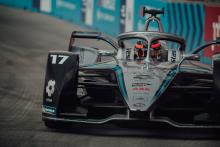 De Vries beats Mortara by 0.005s to secure pole for second Diriyah E-Prix