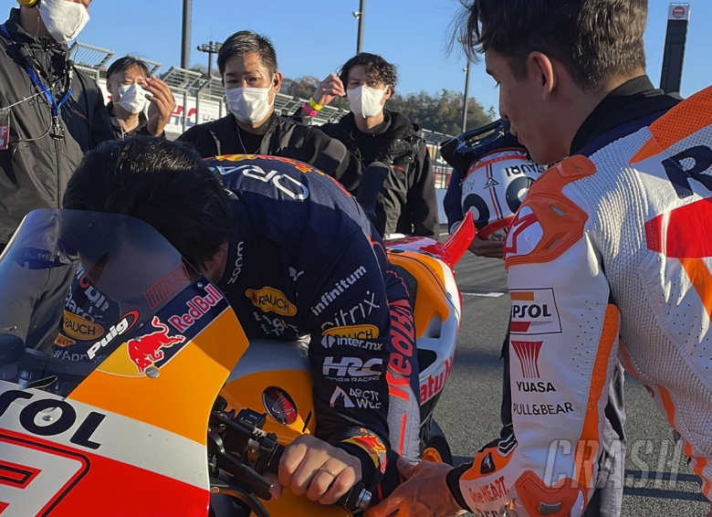 Marc Marquez teaches Sergio Perez the RC213V&#039;s controls (Pic: Repsol Honda)